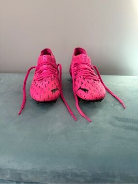 Puma Pink future 6.1 netfit fg/ag Soccer Cleats size 2C